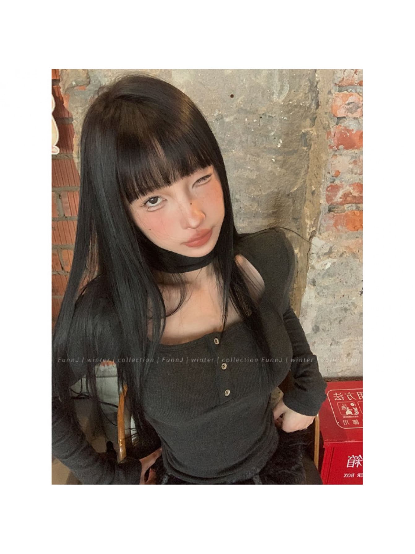 【チョーカー風】 Tシャツ レディース 長袖 カットソー リブ トップス ヘンリーネック ボタン タイト スリム 着痩せ 細見え フィット くびれ 美ライン 韓国 ファッション y2k ストリート レトロ クロップド丈 ショート丈 春 秋 冬 インナー 重ね着 伸縮性 20代 30代