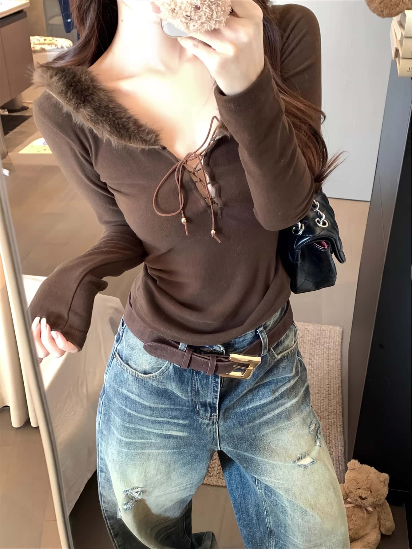 ファー付き カットソー レディース 長袖 Tシャツ レースアップ リボン 2way オフショルダー オフショル トップス タイト 細見え 着痩せ ショート丈 へそ出し インナー 無地 ブラウン モカ 茶色 韓国 ファッション セクシー ギャル Y2K ストリート ロンT 春 秋 冬