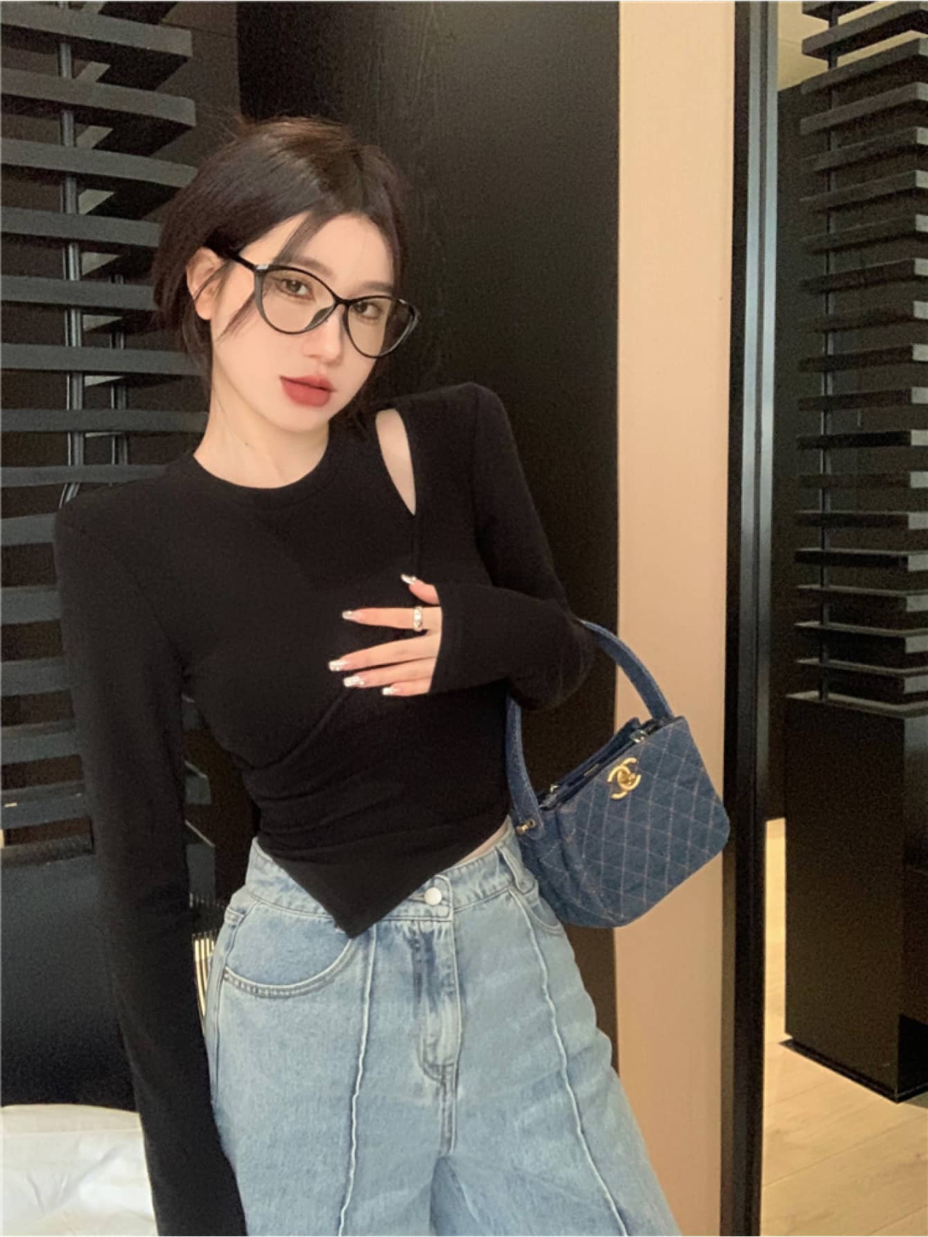 【アシメデザイン】 カットソー レディース 長袖 Tシャツ トップス アシンメトリー ショート丈 クロップド タイト スリム フィット ロンT ギャル セクシー 肌見せ 肩出し イレギュラーヘム 無地 伸縮 ストレッチ インナー 韓国 ファッション ストリート モード系