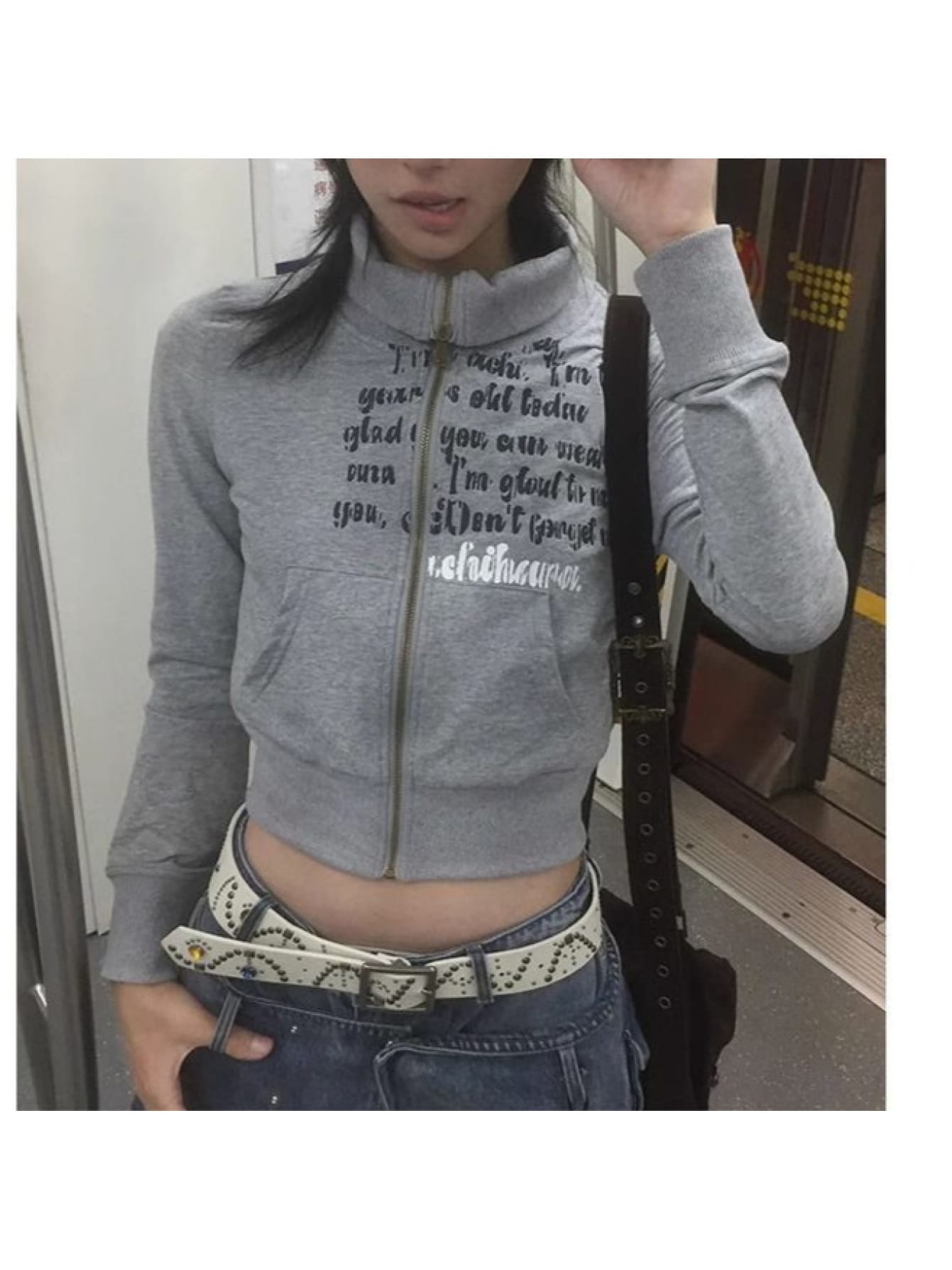 【Y2Kストリート】ジップアップ パーカー レディース ショート丈 スウェット ジャケット 英字 ロゴ プリント トレーナー トップス カーディガン 長袖 ハイネック スタンドカラー スリム タイト 前開き アウター 春 秋 冬 韓国 ファッション アメカジ ヴィンテージ風