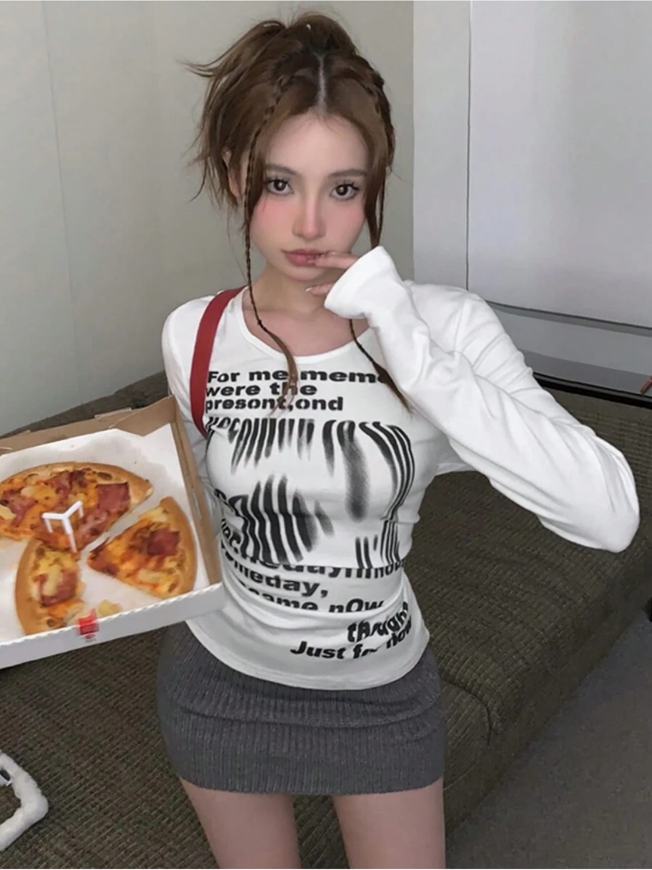 【韓国ファッション】ロンT レディース 長袖 Tシャツ ロゴ プリント 英字 カットソー トップス クルーネック 丸首 ティーシャツ タイト スリム フィット 細見え 着痩せ ボディコン セクシー カジュアル 大人可愛い Y2K 春 秋 冬 インナー 重ね着 お出かけ デート
