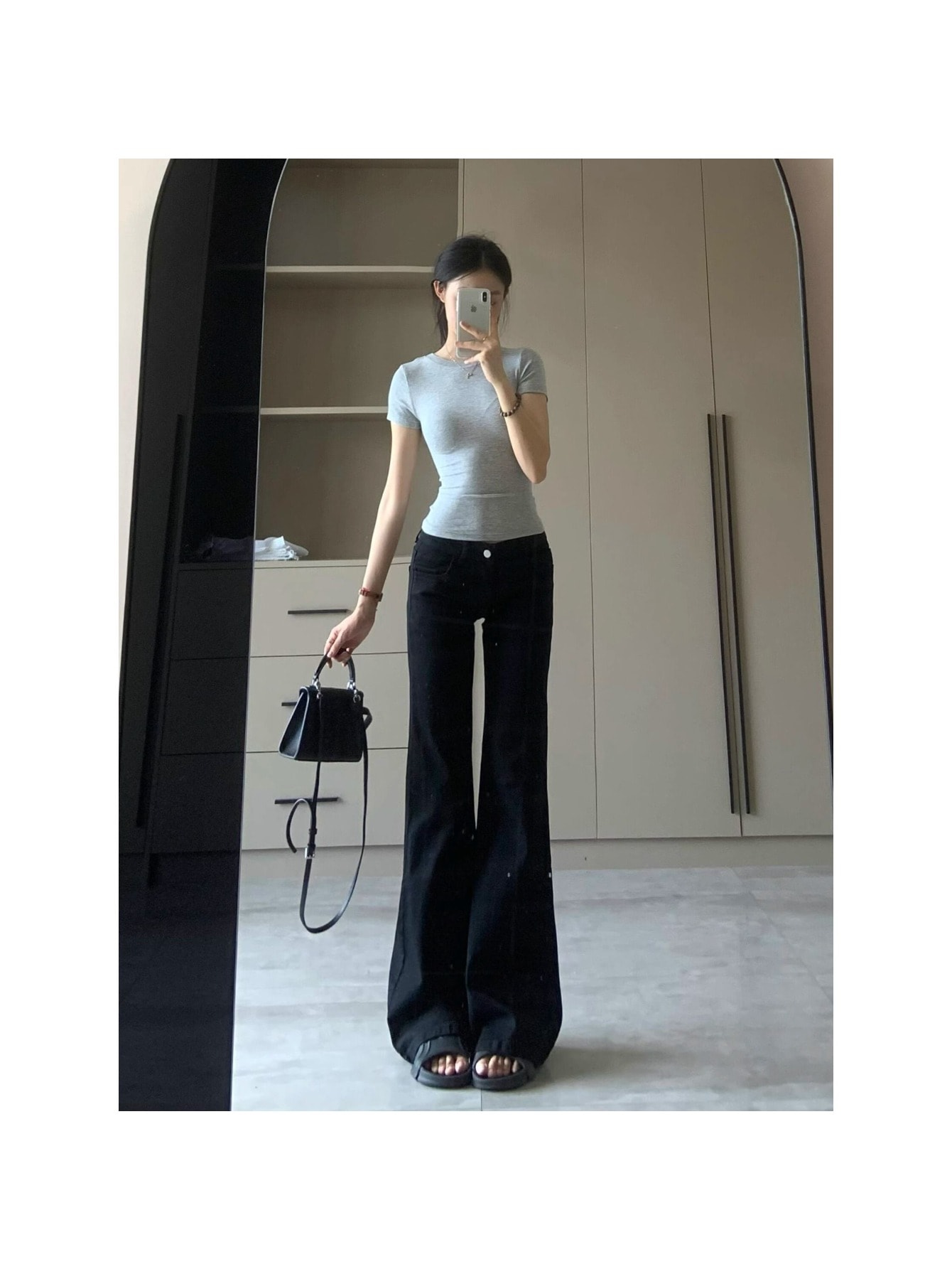 【脚長美脚】ブーツカット デニム パンツ レディース 黒 ベルボトム デニムパンツ ジーンズ ジーパン ズボン ボトムス ハイウエスト ストレッチ 伸縮性 伸びる スリム タイト 細身 体型カバー 着痩せ 細見え 脚長 小尻 股上深め 動きやすい 楽ちん ママコーデ