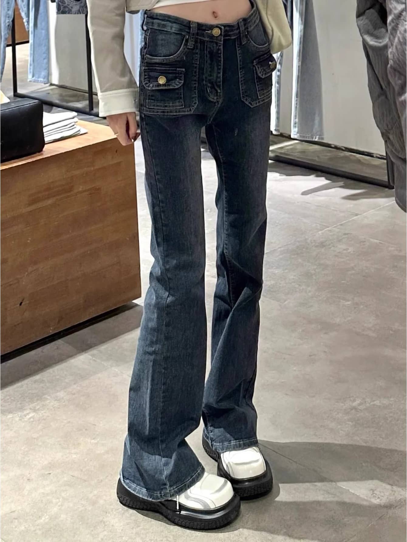 【美脚効果】デニム パンツ レディース ブーツカット ベルボトム ジーンズ ジーパン ワークパンツ ハイウエスト カーゴパンツ ストレッチ 伸縮 ズボン ロング丈 美尻 着痩せ 細見え 脚長 ビンテージ レトロ 冬 フラップポケット ユーズド風 濃紺