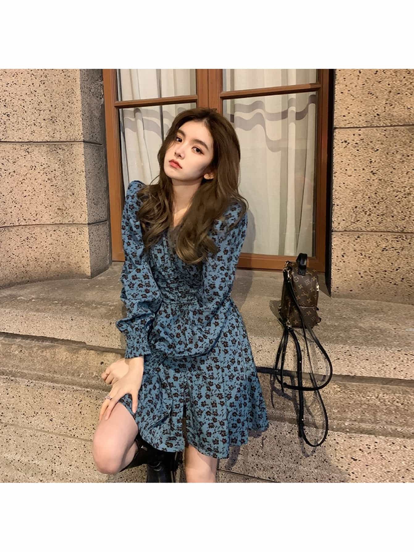 【フレンチレトロ】花柄 ワンピース カシュクール Vネック レディース 長袖 小花柄 フラワー ワンピ 膝丈 ミニ Aライン フレア ウエストマーク 体型カバー 着痩せ 細見え 二の腕カバー 大人可愛い きれいめ フェミニン 韓国ファッション 春 秋 冬 お呼ばれ デート