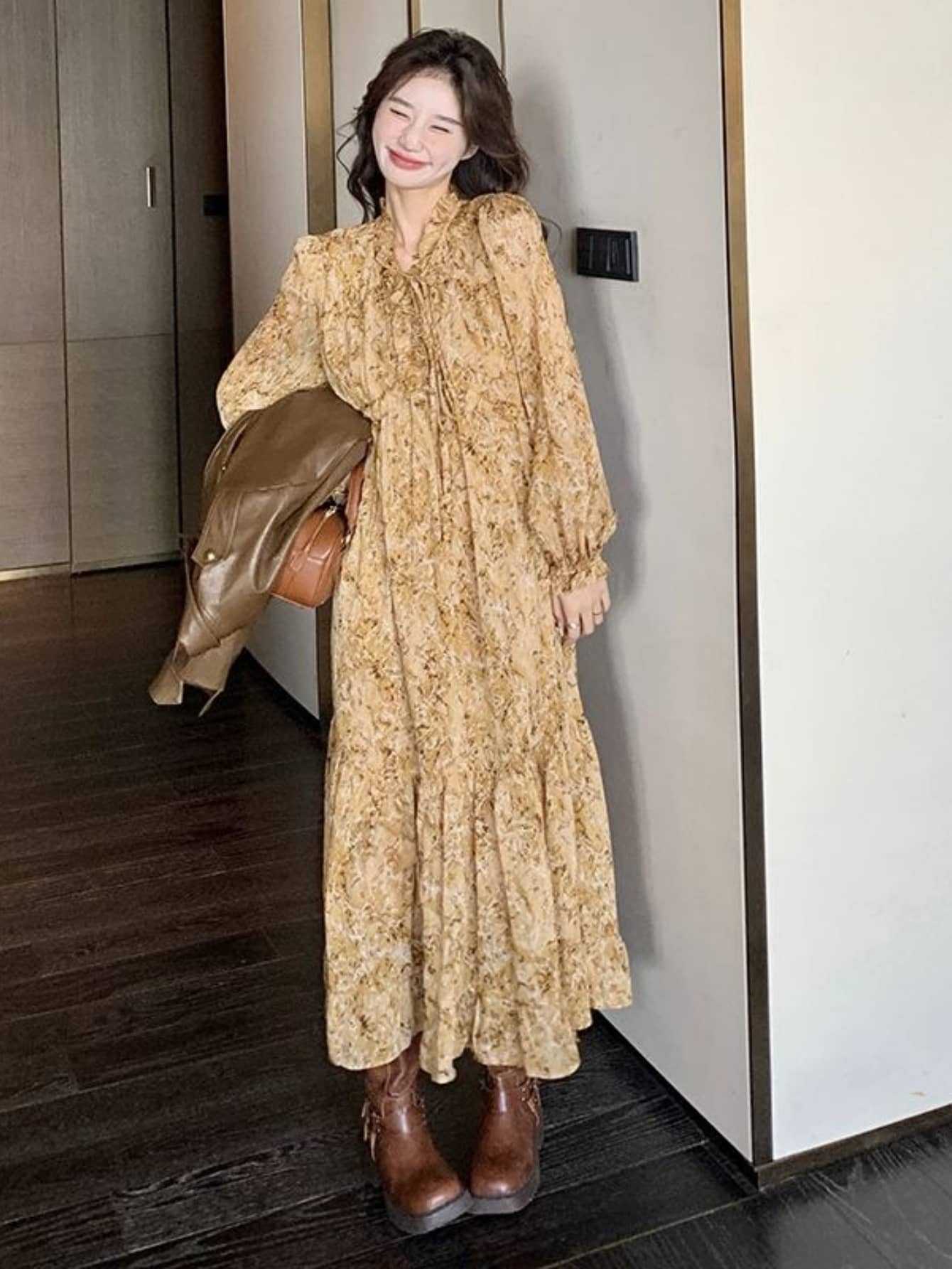 【フリルネック】 ワンピース レディース 花柄 ロングワンピース ティアードワンピ 長袖 ワンピ ロングワンピ マキシワンピース 膝下 総柄 小花柄 レトロ フレンチ 春 秋 冬 新作 大人可愛い きれいめ フェミニン 体型カバー 着痩せ 二の腕カバー ボリューム袖