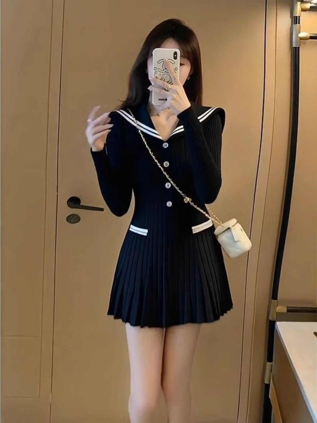 【セーラーカラー】ニットワンピース レディース ミニワンピース 長袖 プリーツ 襟付き ワンピ チュニック 膝上 Aライン 切り替え バイカラー 配色 黒 ブラック リブ フロントボタン 体型カバー 着痩せ 細見え 美脚 脚長 痩せ見え ウエストマーク 大人可愛い きれいめ｜Yokos