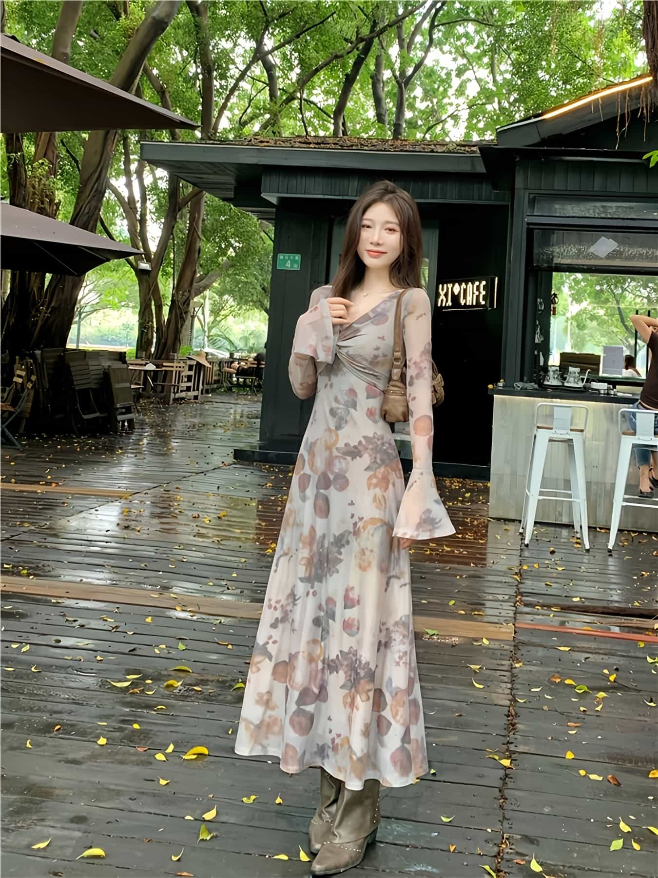 【レトロ花柄】 ワンピース レディース ロングワンピース Vネック フロントツイスト カシュクール風 マキシ丈 長袖 ベルスリーブ ヴィンテージ風 総柄 シフォンタッチ Aライン 体型カバー 着痩せ 細見え ウエストマーク 結婚式 二次会 パーティー お呼ばれ デート 通勤