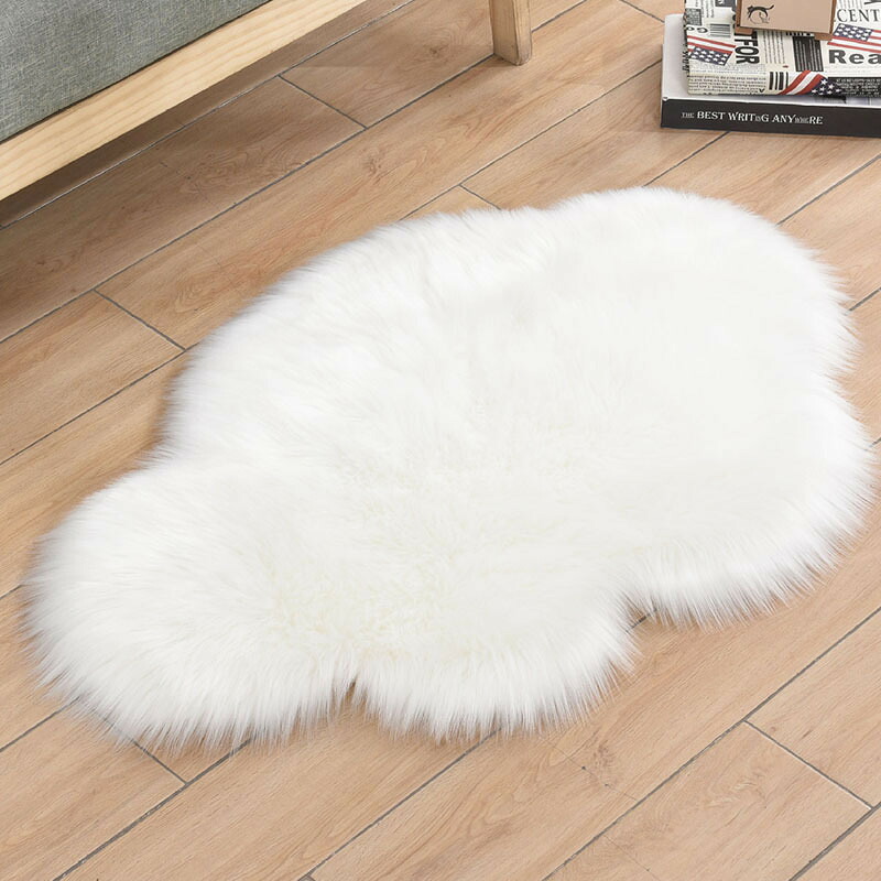 ムートンラグ 雲型 ラグマット ふわふわ フェイクファー カーペット 絨毯 長毛 北欧風 おしゃれ かわいい 洗える 滑り止め付 ソファ 敷物 玄関マット ベッドサイド 寝室 リビング インテリア 撮｜Yokos