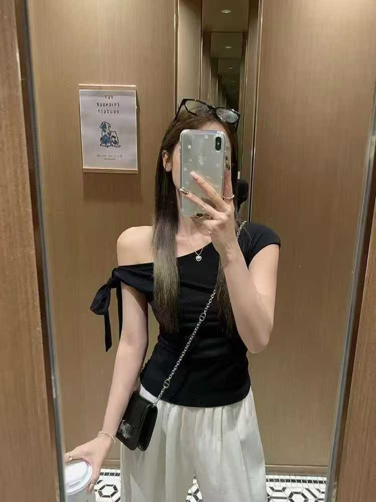 シャツ レディース カットソー 半袖 トップス 肩出し サイドリボン 夏 きれいめ アシンメトリー おしゃれ カジュアル セクシー 無地 ボートネック フレンチスリーブ｜Yokos