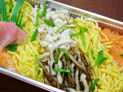 【明石ちらし寿司】　【明石風な。。。】　明石　バーベキュー　行楽お弁当　お弁当　行楽弁当　明石市　兵庫　弁当　明石名産品　土産　贈り物　アウトドア　明石名産　兵庫県　お土産　BBQ　ランチ　明石のお土産　パーティー　ピクニック　産地直送！店長考案！明石風ちらし寿司と名付けました。