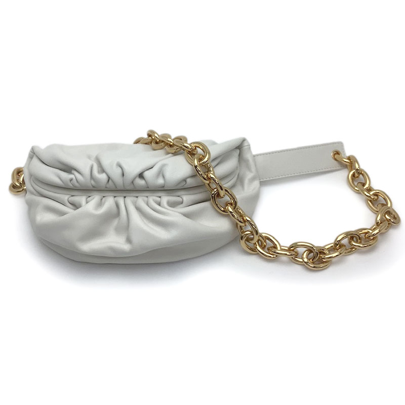 BOTTEGA VENETA ボッテガ・ヴェネタ ザ・チェーンポーチ THE CHAIN POUCH 子ウシ 白いこと 651445 VCP41 ゴールド金具 上半身御徒面子 酉の方角車寄せ ショルダーバッグ 【中古】