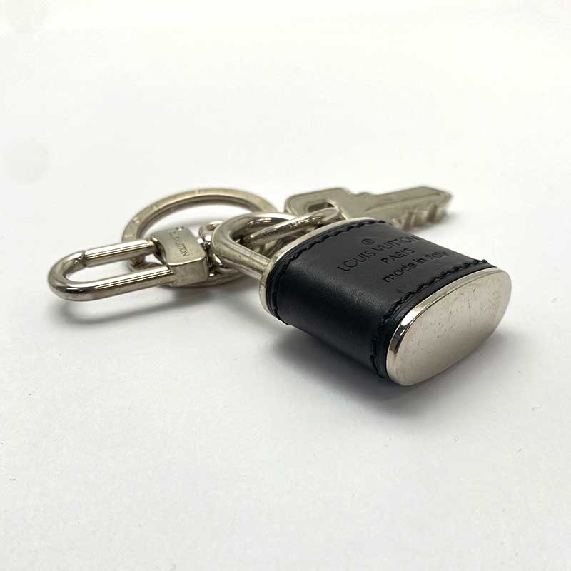 Louis Vuitton ルイ ヴィトン トラベル カデナ M メタール 革 黒いこと カギ カデナモチーフ バッグ引込む 足掛りホルダー キー円環 中古 Amortisormarketi Com