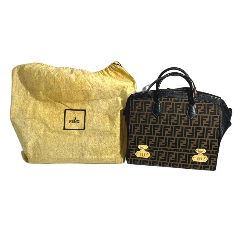 超美品　FENDI　フェンディ　ズッカ　折り畳　バニティ　バッグ　コスメポーチ 楽天市場】中古 フェンディ ズッカ柄 バニティバッグ ポーチ ABランク