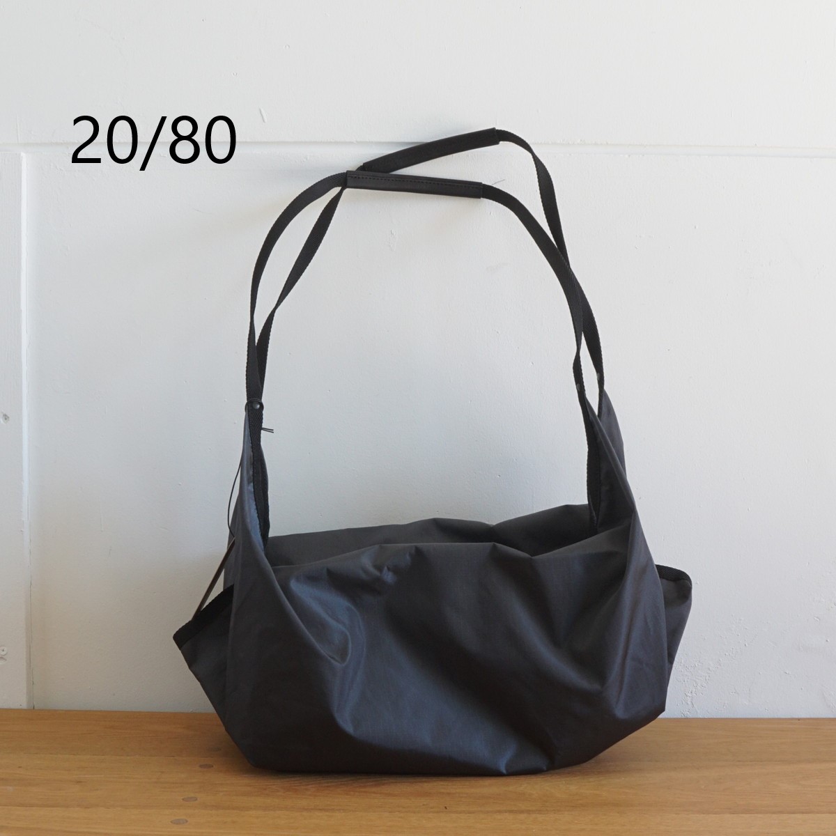 20/80|トゥエンティーエイティー TWENTY EIGHTY Rip Nylon Sleeping Shoulder Bag S113 サイズ:free カラー:ダークグレー