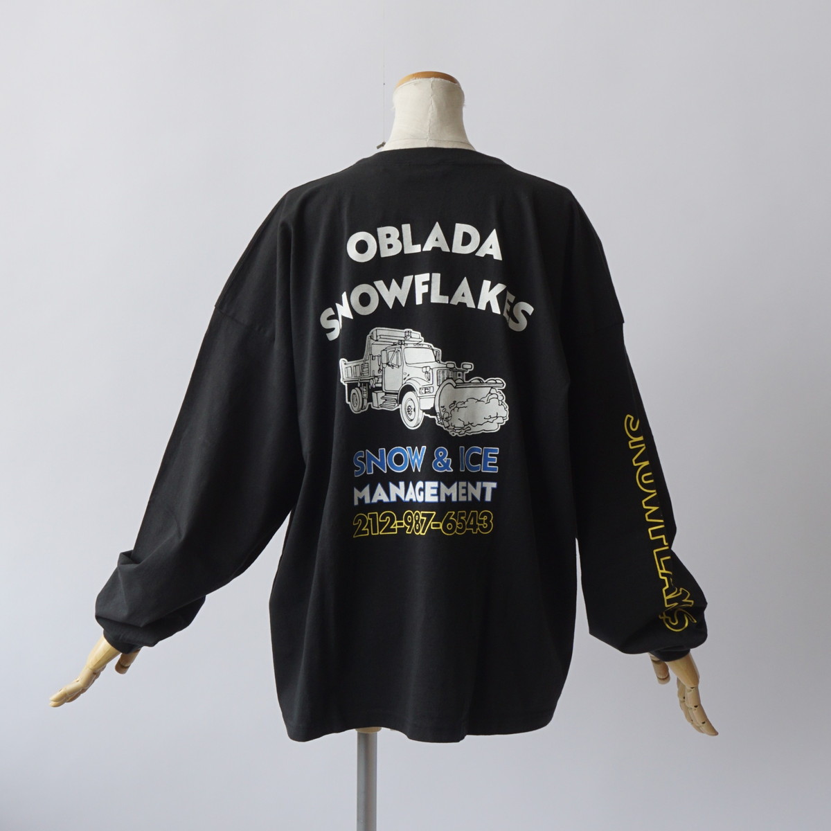 Oblada/オブラダ・Snowflakes long tee 大きさ：free 色つや：黒いこと