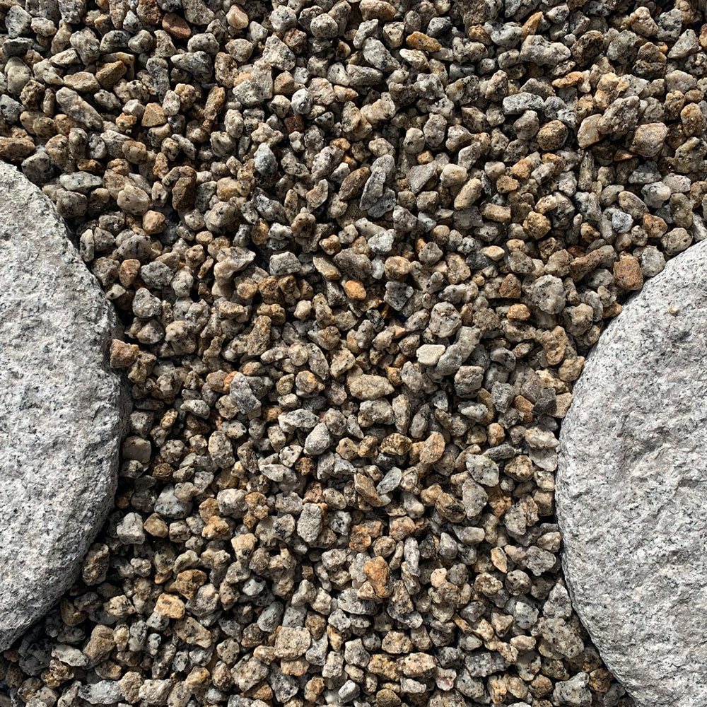 引き出物 送料無料 砂利 庭 化粧砂利 庭石 石 じゃり 天然石 石材 伊勢砂利 3分 9 12mm 1トン 1000kg 和風 庭園 錆砂利 花崗岩 錆 日本庭園 坪庭 枯山水 園芸 敷砂利 敷き砂利 砕石 国産 菰野町 三重県 Fucoa Cl