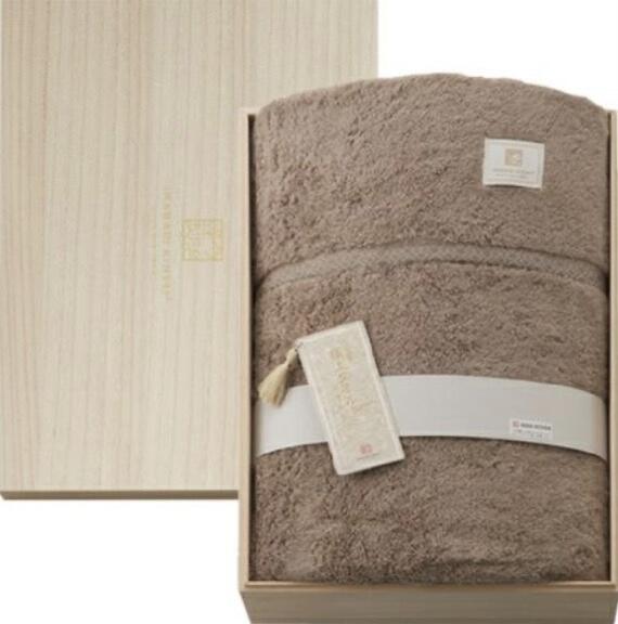 【貨物輸送無料】【１５％ＯＦＦ】【のし荷拵え客あしらい】「木箱入」【今治謹製「飛び切り西洋手ぬぐい」スーペリアル 今治産 タオルケット木箱入）赤銅色「棉１００％」差し上げ物】 生み出すことお祝 生み出すこと内祝 一緒になる内祝 一緒になる祝 しっぺい返し 御祭り 香典返し 粗供養  心地良さ内祝 心地良さ祝
