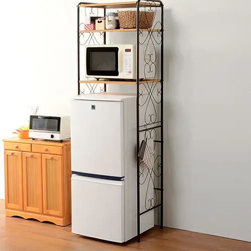 [収納ラック ストッカー] 冷蔵庫ラック ブラウン ナチュラル 省スペース スチール エレガント 幅58cm 可動棚付き アジャスター付き コンパクト 木目調
