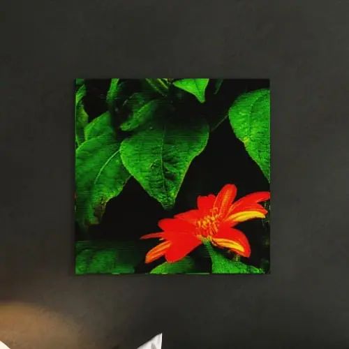 緑であることの木ノ葉とオレンジ色の花が素晴らしい 花の第八芸術の飾りつけ室内装飾