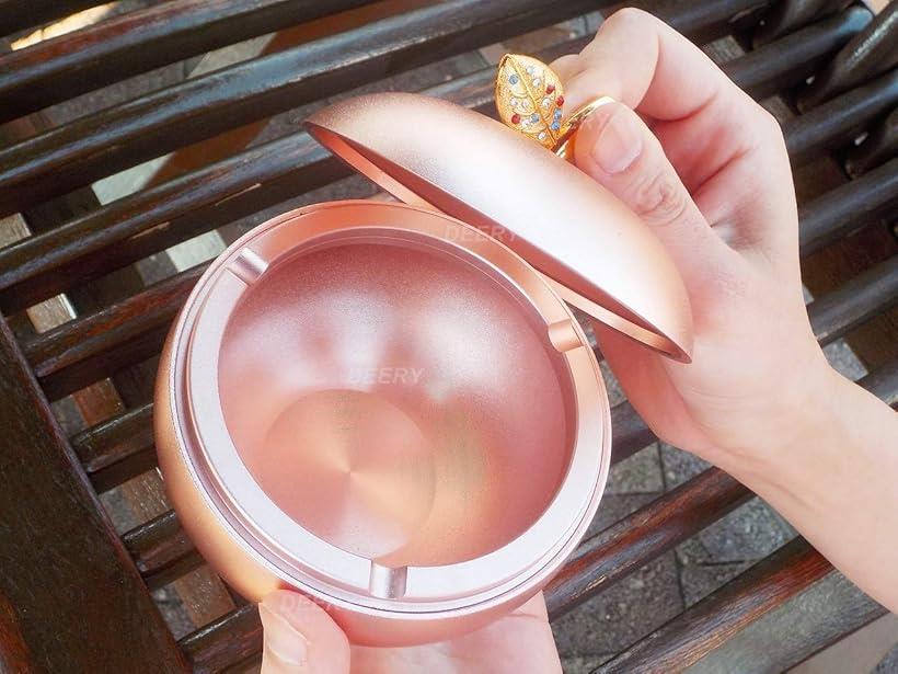 楽天市場 灰皿 ふた付き かわいい アンティーク りんご 葉っぱ インテリア 卓上 カフェ レストラン お店 テーブル リビング 小さめ ユニーク 家庭用灰皿 きらきら 卓上灰皿 おしゃれ プレゼント 置物 ピンク Reapri