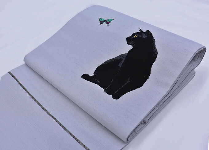 【猫猥りがましいさん必見★】黒猫 袋帯【新品◇未仕立てもの◆正絹◇パステル色の薄薄墨色系・象牙色地 猫柄 黒猫【大光株式会社謹製】折り目正しい帯