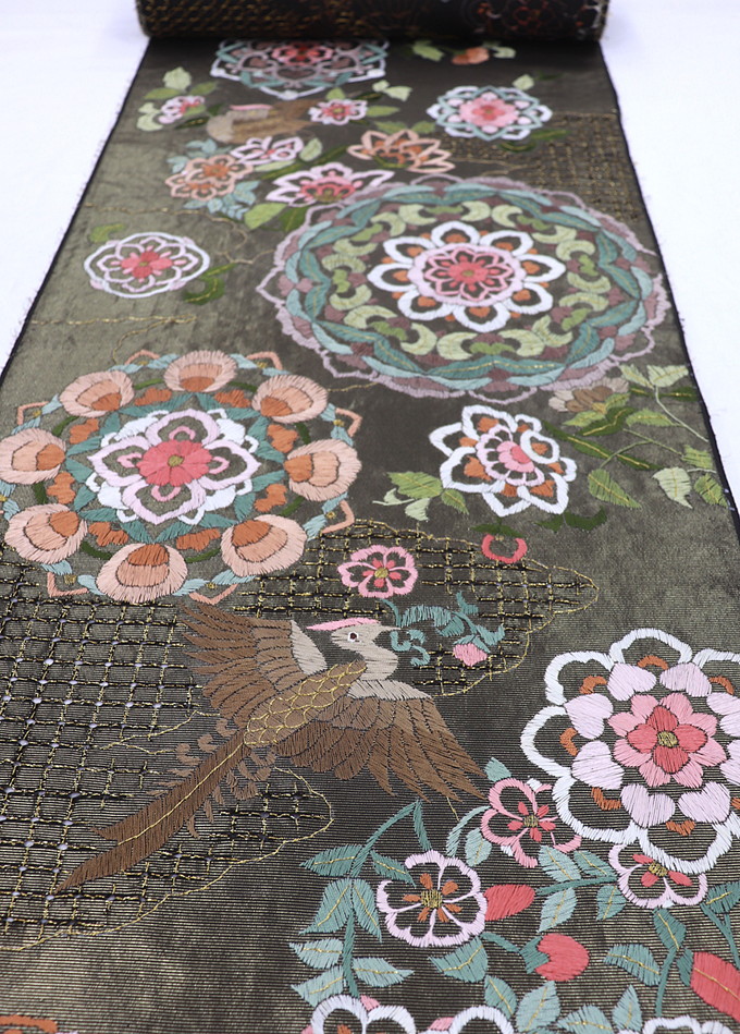 【汕頭刺繍】新古品　未仕立て◆袋帯　全通◇チャコールグレー系　金通し　※訳アリ　地色に若干の色あせのようなもの有※