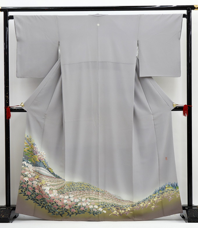 色留袖◆正絹◇リサイクル【仕立上がり・中古品】藤鼠 （ふじねず）色　花爛漫　落款入り◆上品なお着物◆一つ紋