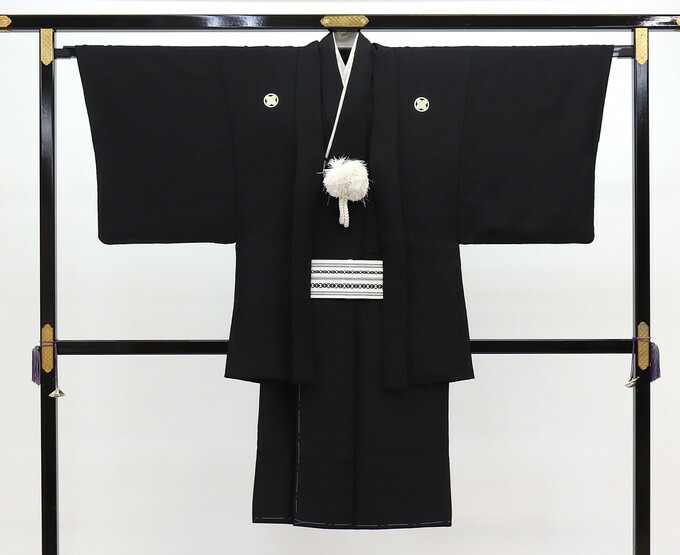 【中古特価】成人男性御召しもの＋紋付羽織書き割り【くい違い鷹の羽】黒地◆正絹※角帯と羽織紐は嘱するしません※