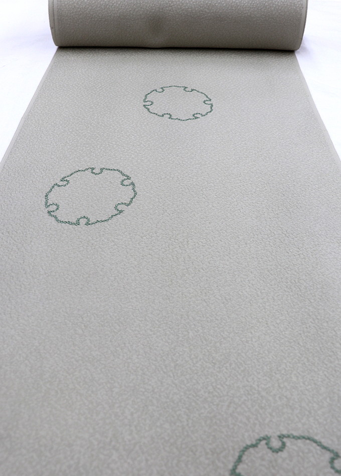 反物◇着尺◆正絹【丹後ちりめん】薄利休色（りきゅういろ）地　雪輪　刺繍・地紋入◆幅約37.5cm　※訳アリ　画像参照（薄シミ有）※