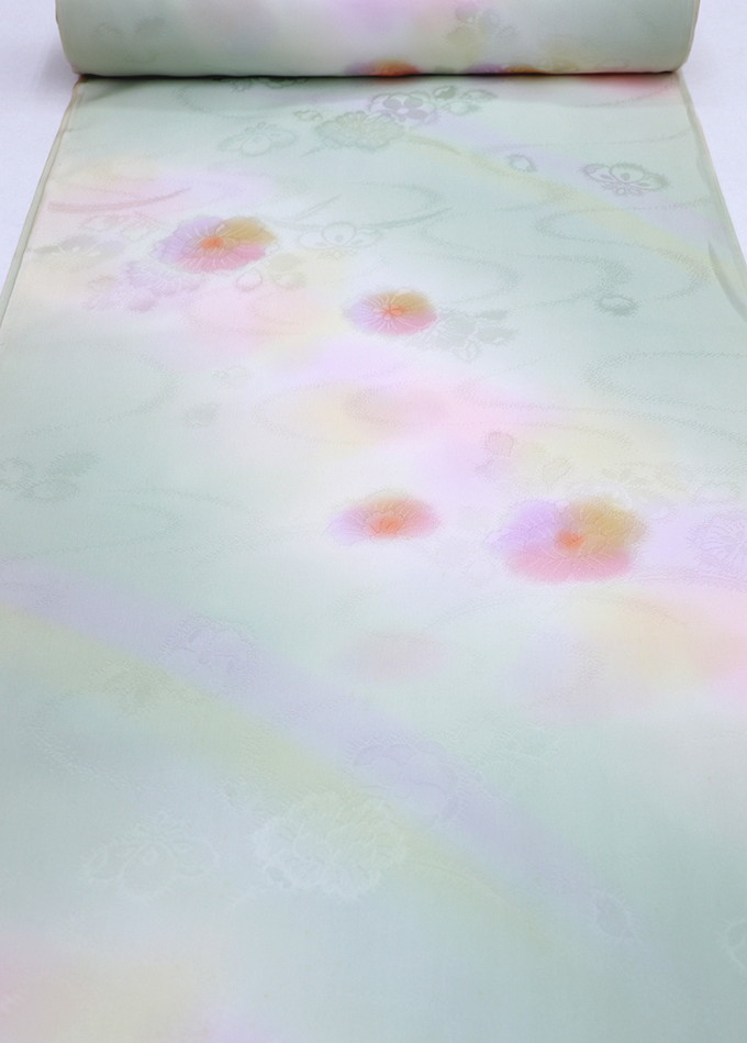 長襦袢地◇反物◇正絹　ペールグリーン系　辻が花◆巾約36.5cｍ×13.5m　※若干訳アリ　うっすらミミにヤケ有　画像参照（巻始め茶シミ点在・折り目付近に薄汚れ茶ジミ有）※