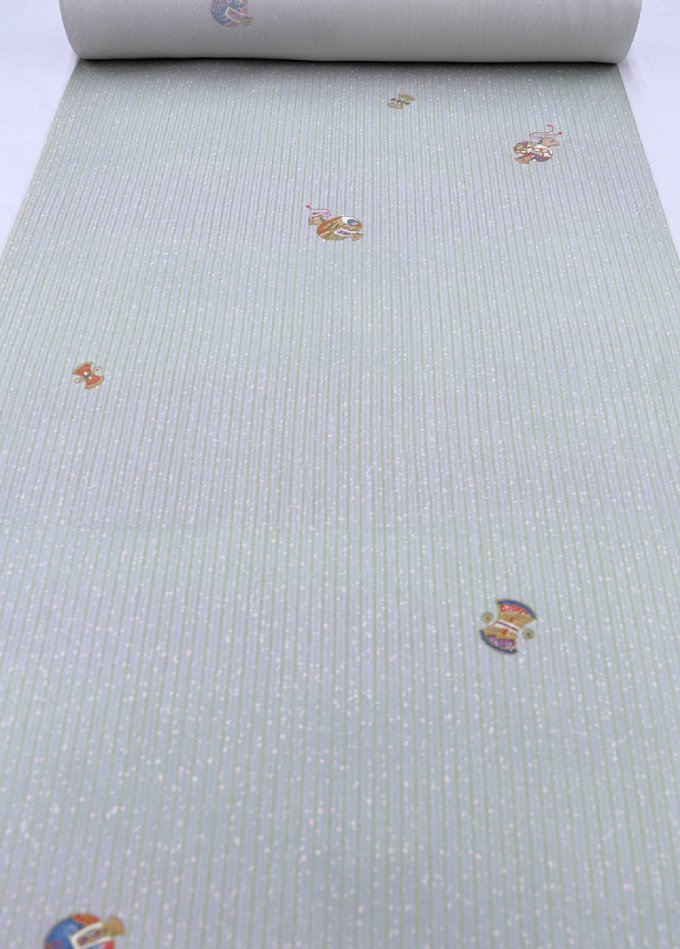 布切れ◆小紋着尺 正絹 裏葉柳（うらはやなぎ）色・薄紫色ぼかし 飛び柄小紋 宝尽くし・縞◆巾約37.0糎 ※訳あり すがた絵引き合い（巻き始めにうす茶色ジミ点在）※