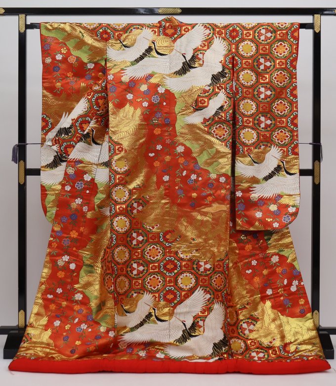 色打掛　正絹【中古】オレンジ・ゴールド系　飛翔鶴　落款入り◇【状態ランクB】◆