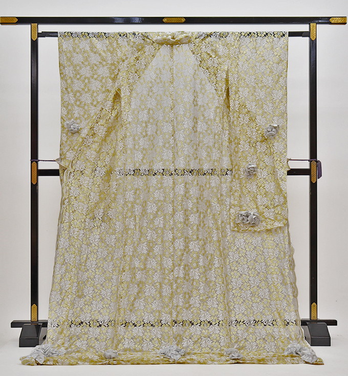 オーガンジー素材の打掛【中古】白×マットゴールドカラー ラメ入【ポリエステル】花爛漫【状態ランクB】◆上品で洗練された花嫁を創るオーガンジー打掛◆豪華絢爛|和装の優彩