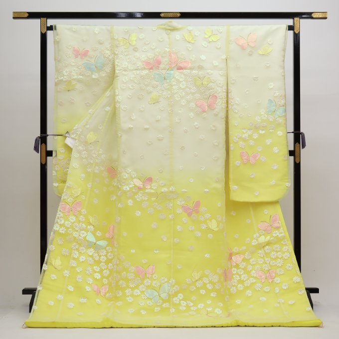 オーガンジー素材の打掛　セパレート可能【中古】オフホワイト・イエロー系　野菊・蝶　花爛漫【ポリエステル】【状態ランクＢ】◆上品で洗練された花嫁を創るオーガンジー打掛｜和装の優彩