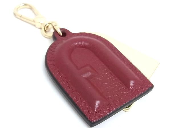 【即発】FURLA フルラ バッグチャーム フリンジ タッセルWR00055 即発】FURLA フルラ バッグチャーム フリンジ タッセルWR00055
