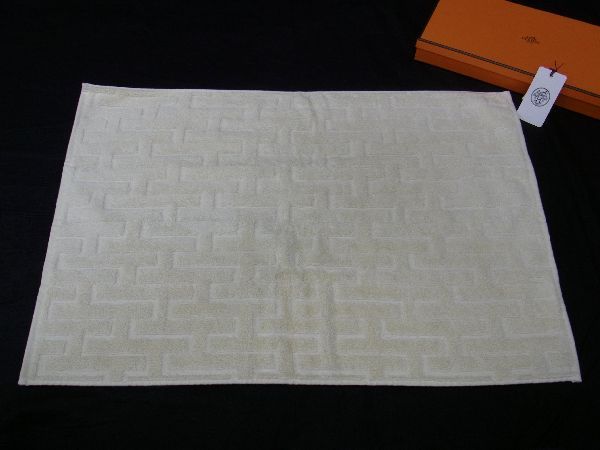 ■新品■未当て嵌める■ HERMES エルメス ステアーズ 綿織物100％ 人間の顔西洋手ぬぐい 御手々西洋手ぬぐい 象牙色系 AS4802