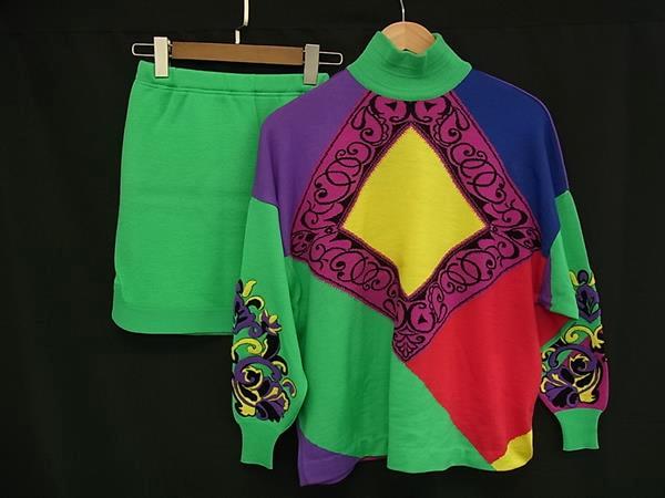 ■極美品～■ GIANNI VERSACE ジャンニ ヴェルサーチ タートルネック 編み物 スコート 大きさ 0 御召しもの 2点書き割り 緑であること系 FR6471