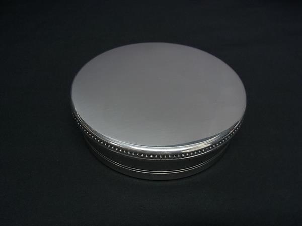 Tiffany & Co. シルバー ラウンドジュエリーケース　スモール Tiffany & Co. シルバー ラウンドジュエリーケース スモール