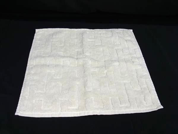 ■新品■未当て嵌める■ HERMES エルメス  ステアーズ 綿織物100％ 御手々西洋手ぬぐい 人間の顔西洋手ぬぐい 象牙色系 FU2052
