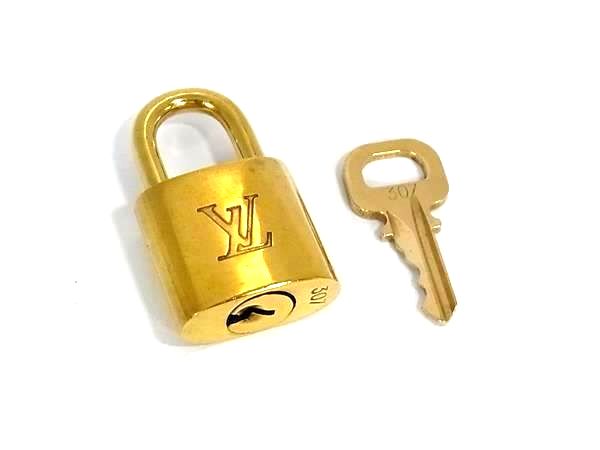 楽天市場】CHANEL シャネル カギ カデナ パドロック 南京錠 キー2つ