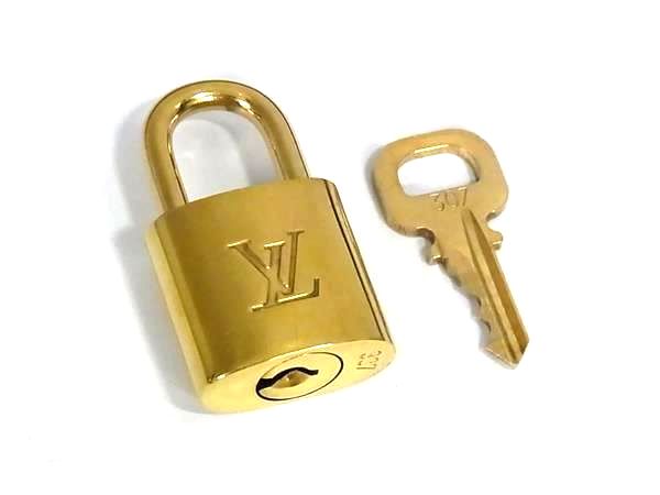 CHANEL シャネル　鍵　パドロック　カデナ　南京錠　付属品　中古　カギ 楽天市場】CHANEL シャネル カギ カデナ パドロック 南京錠 キー2つ