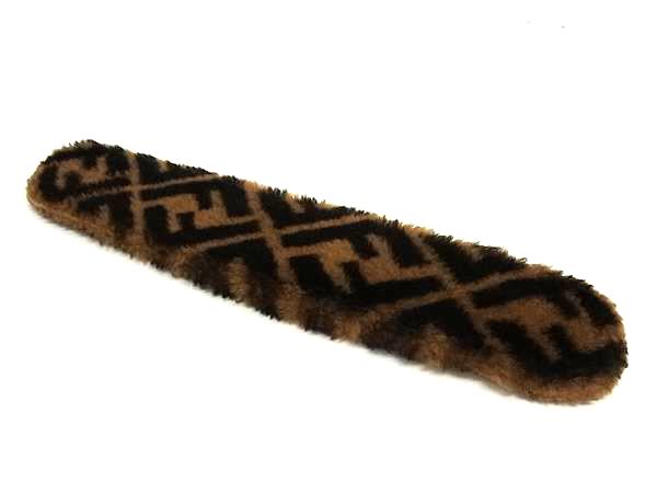 ■新品負けず劣らず■ FENDI フェンディ ズッカ柄 ストラップスルー 毛皮 御徒面子用 肩先パッド 赤銅色系×黒いこと系 HA3934