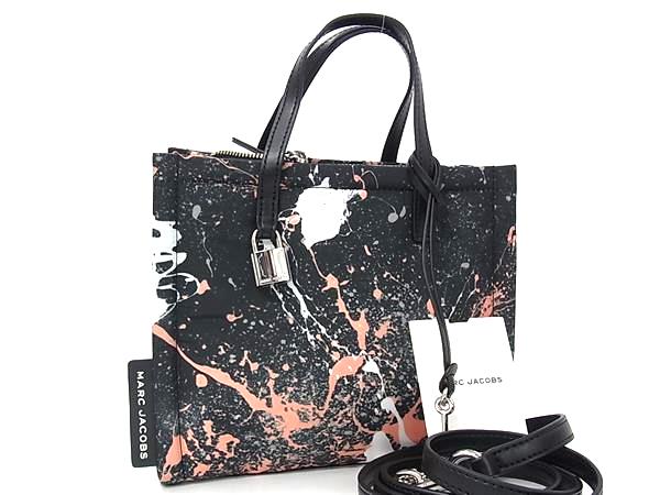 ■新品負けず劣らず■ MARC JACOBS マークジェイコブス ナイロン×なめし革 総柄 2WAY ハンドバック 肩部 曲がった掛け 黒いこと系 FZ2304