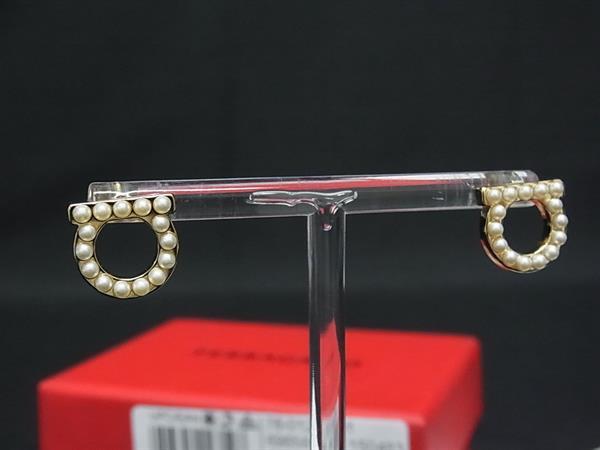 ■新品負けず劣らず■ Salvatore Ferragamo フェラガモ 696581 ガンチーニ パール ピアス 添え物 レディース 象牙色系 FZ3009