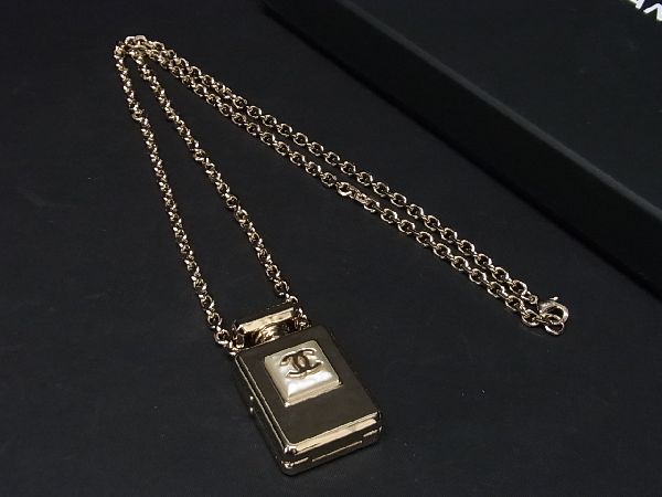 美品 希少 CHANELシャネル パフュームボトルネックレス 花モチーフ 美品 希少 CHANELシャネル パフュームボトルネックレス 花