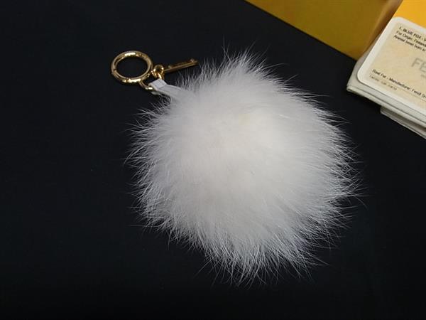 ■新品■未使用■ FENDI フェンディ ポンポンチャーム ファー×レザー バッグチャーム キーホルダー ホワイト系 FV5240|pleasure-Store 店