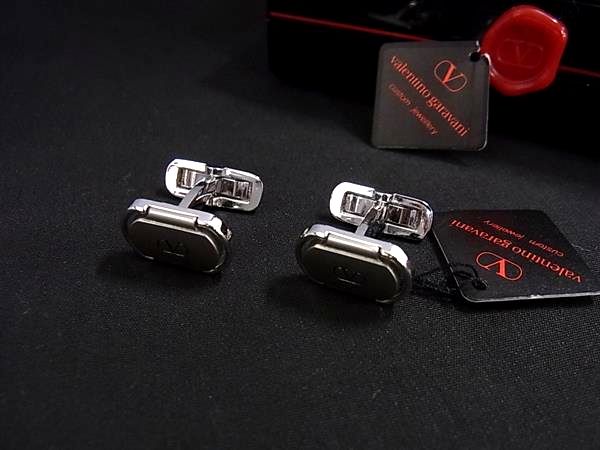 楽天市場】プラダ 紳士用 カフリンクス カフスボタン シルバー×黒 ロゴ