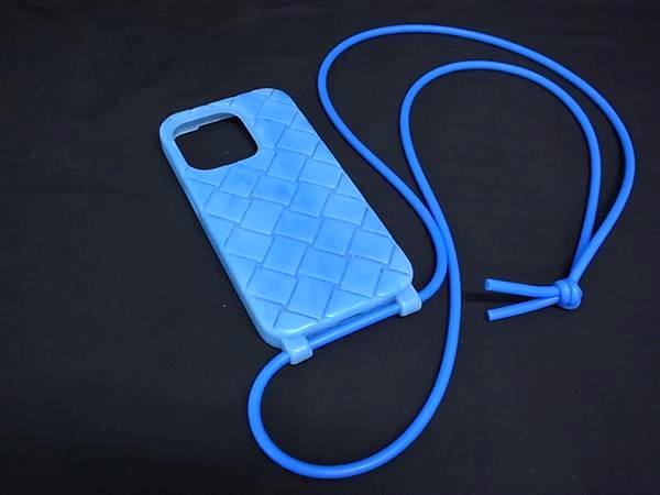 BOTTEGA VENETA ボッテガヴェネタ イントレチャート ラバー iPhone16pro対応 アイフォンケース スマホケース ライトブルー系 FU8682｜pleasure-Store　店