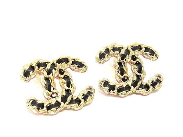 シャネル　CHANEL の　☆ 白と黒のクールなピアス ☆ 美品　正規品 楽天市場】美品 シャネル CHANEL ココマーク ピアス 黒×シルバー