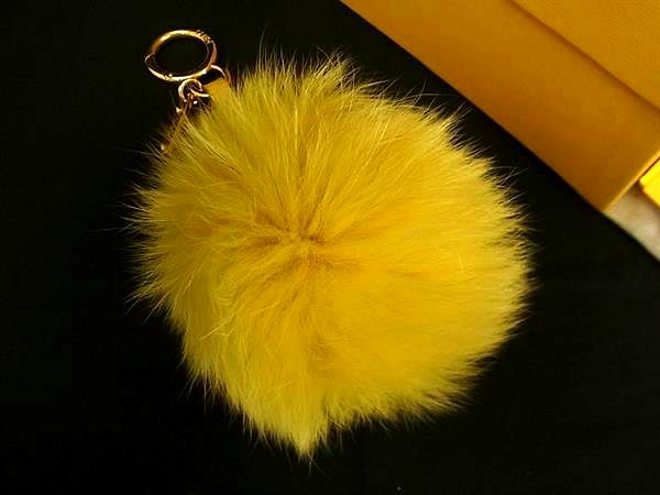 フェンディ　セレリア　ポンポンチャーム FENDI(フェンディ) ポンポン チャームキーホルダー レッド